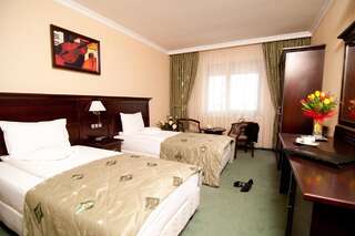Отель Hotel Rapsodia City Center Ботошани Двухместный номер Делюкс с 1 кроватью или 2 отдельными кроватями-2